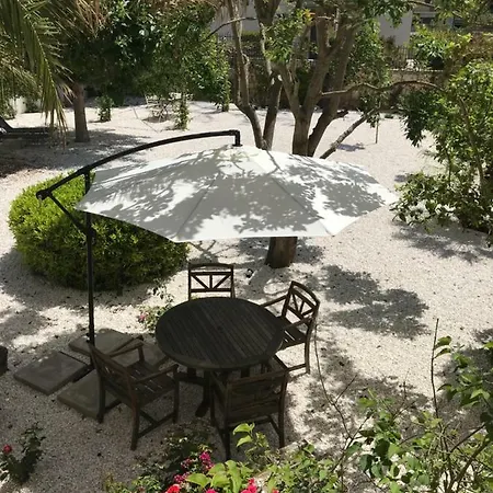 Giardini 82 Bed & Breakfast 3*