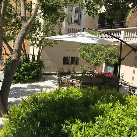 Giardini 82 לינה וארוחת בוקר 3*