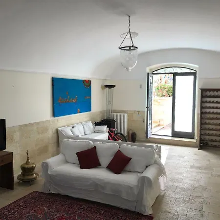Giardini 82 Bed & Breakfast 3*