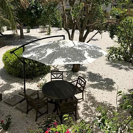לינה וארוחת בוקר Giardini 82 גרבינה אין פוליה