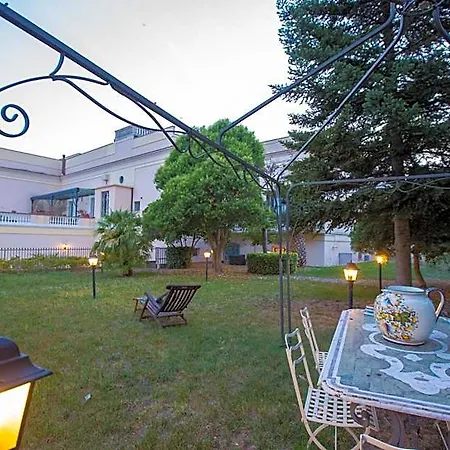 Giardini 82 Bed & Breakfast 3*